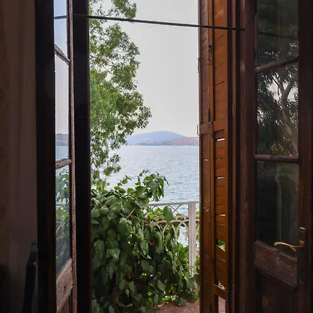 Akkoc Yalisi Ayvalı